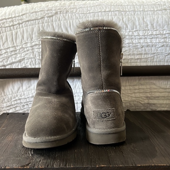Short Grey UGG Boots - Picture 3 of 3